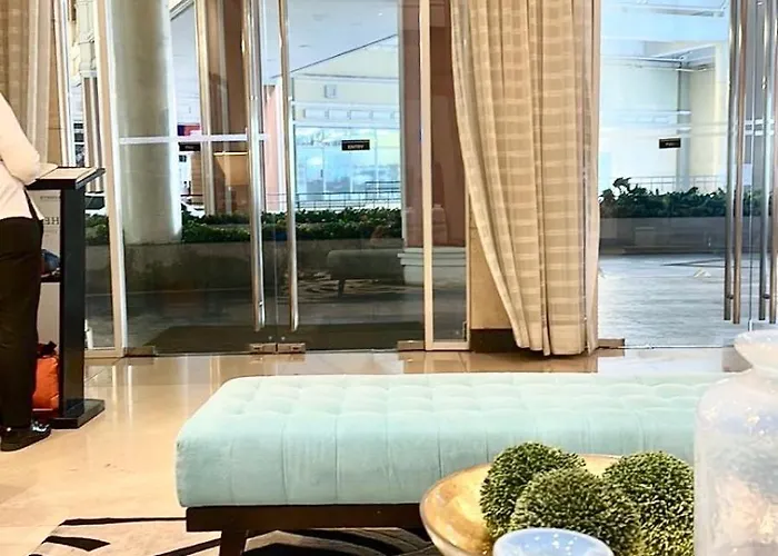 New 2 Bed Rm & 2 Bath Rm Bgc Taguig Mckinley Connect Venice Mall * Manila