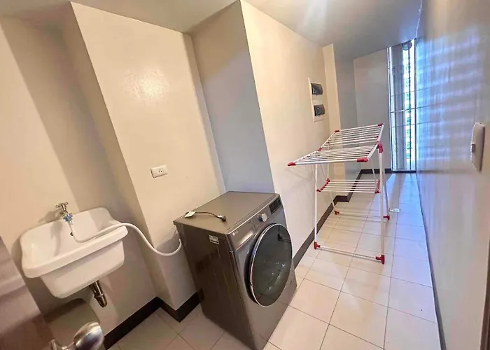 New 2 Bed Rm & 2 Bath Rm Bgc Taguig Mckinley Connect Venice Mall * Manila